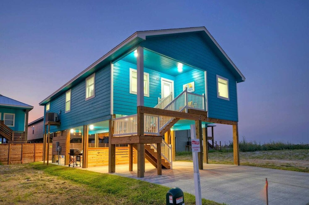 Sleeps 24 2 Homes, Priv Pool, Swing Bar, Patio Lounge Near Nature Preserve