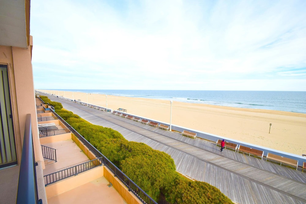 Ocean Hideaway 211