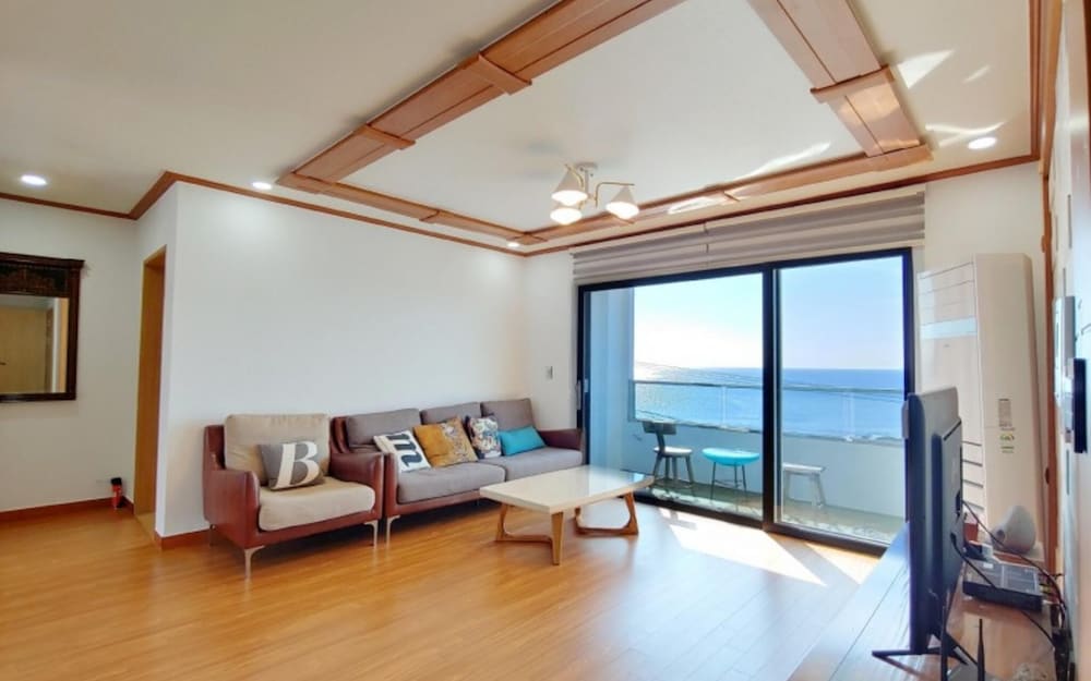 Seogwipo Jijunghae Pool Villa Pension view 2