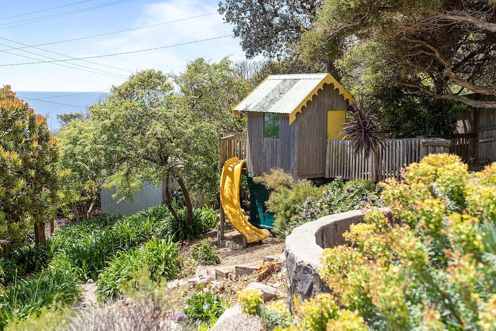 Clifftop Coastal Sanctuary With Panoramic Views