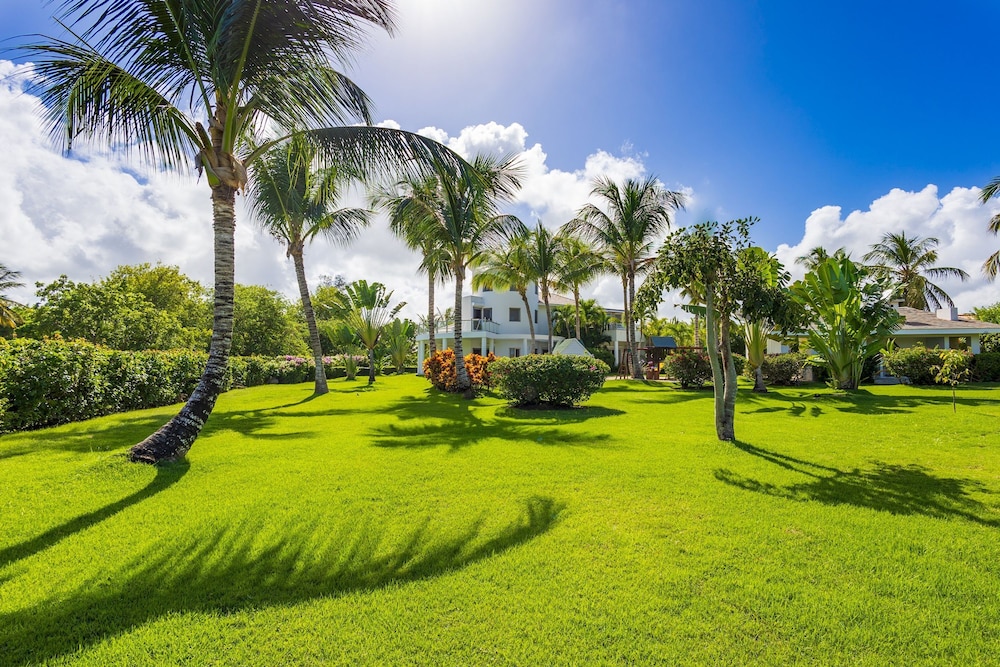 Villa Desiree 5BR Cocotal Luxury Villa Pool Maid