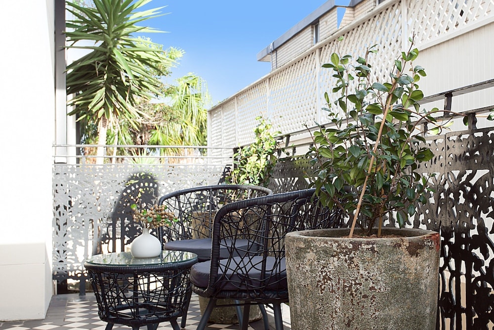Comfortable Renovated Studio Close To City