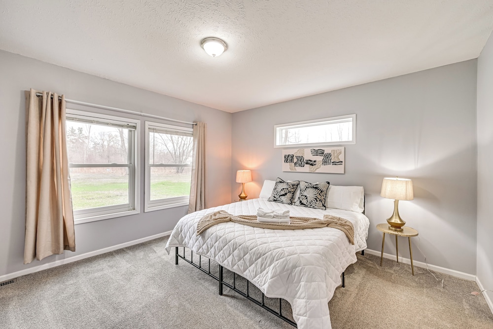 3 Mi to Dtwn: Family-friendly Home in South Haven!