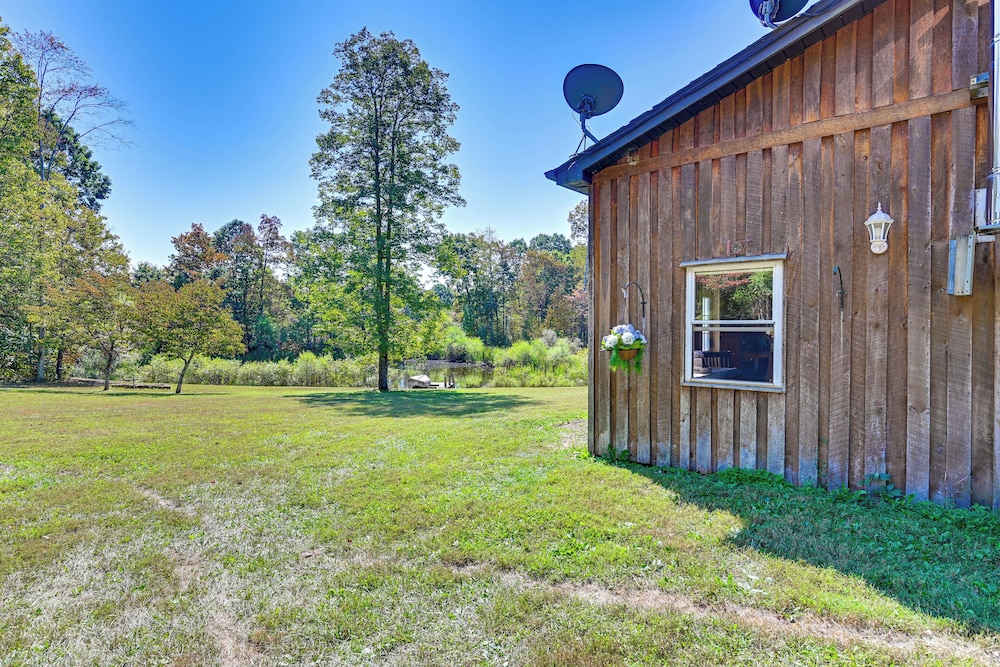 Ohio Hunters Cabin w/ Pond Access: Pets Welcome!