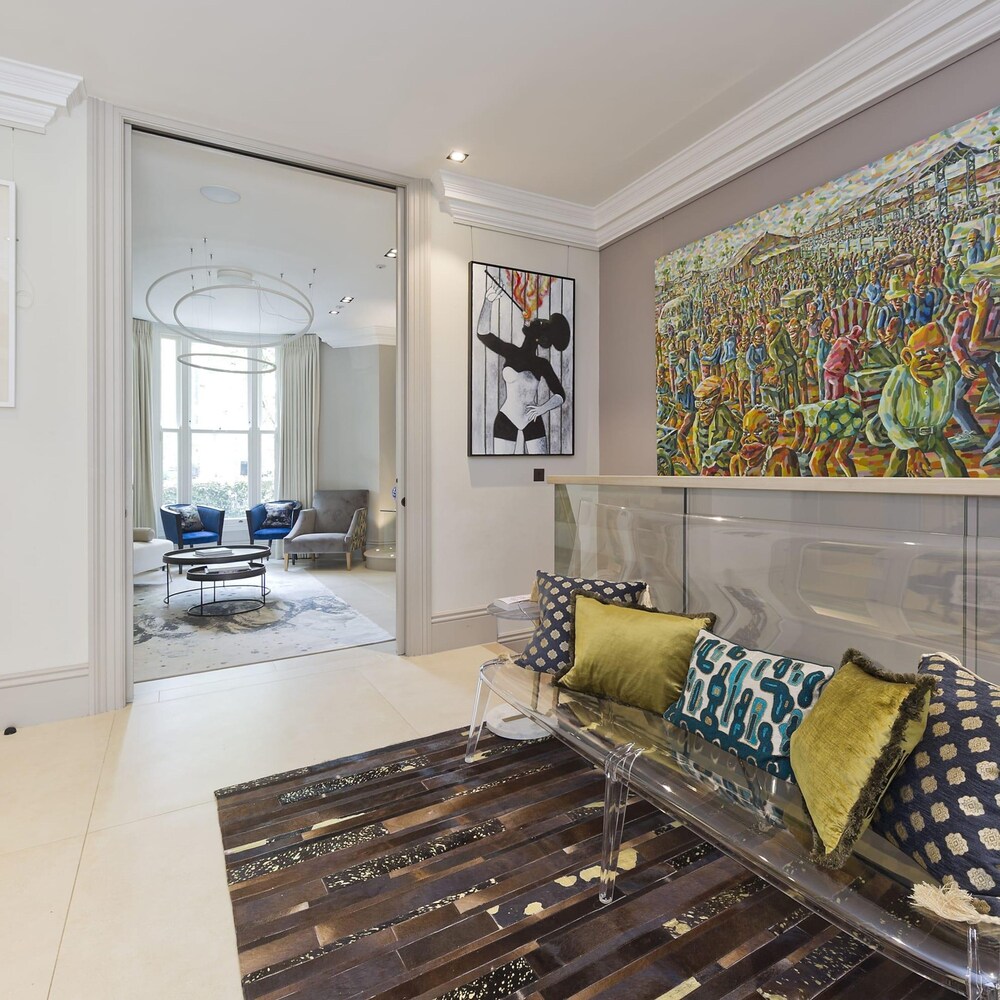 Astounding 7bed Notting Hill Family Home w Private Garden Games Room Parking