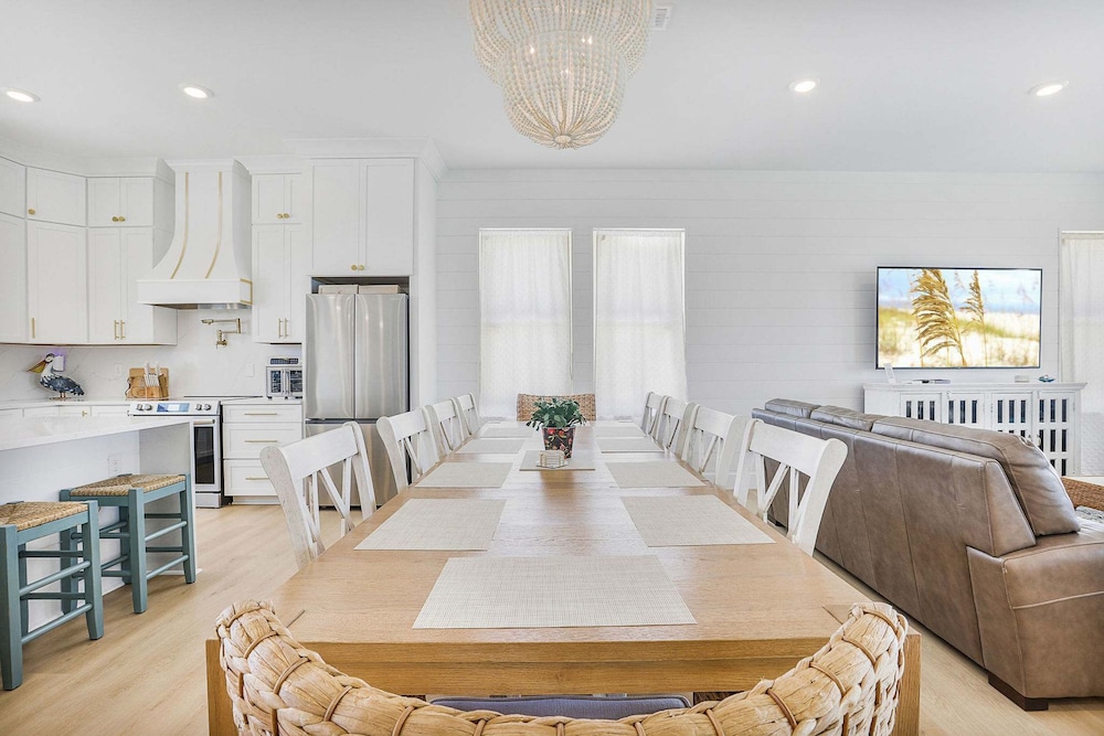 Beach Blessing- Pool Elevator Sleeps 16 SIX Bedrooms 6 Baths