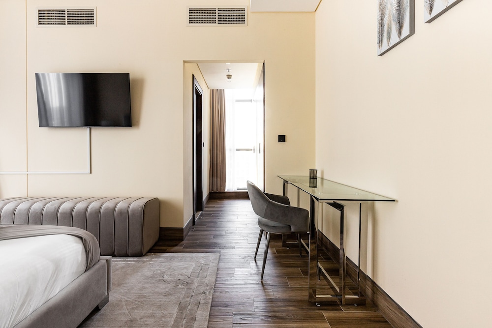 GLOBALSTAY. J One Tower Apartments