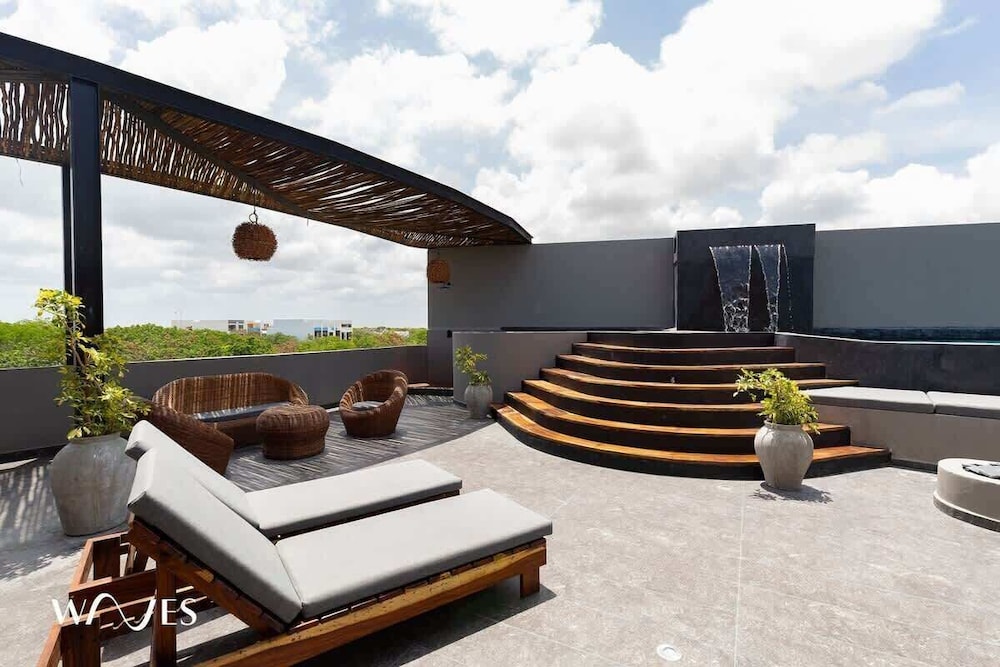 Luminous 2 BR With Roof Pool Close to Hotel Zone by Waves Management