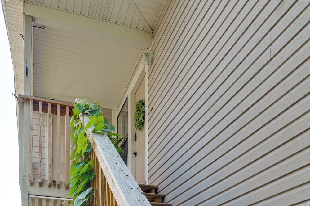 8 Mi to Beaches: Relaxing Retreat in Gulf Breeze