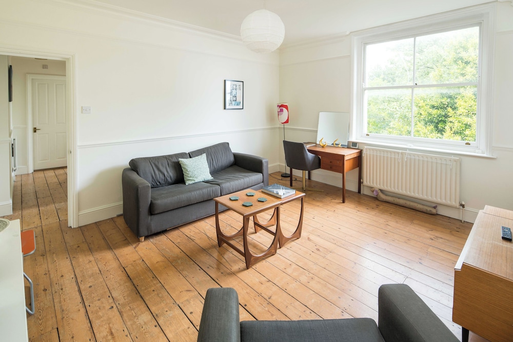 1BD Flat Stoke Newington Well Connected City Centre