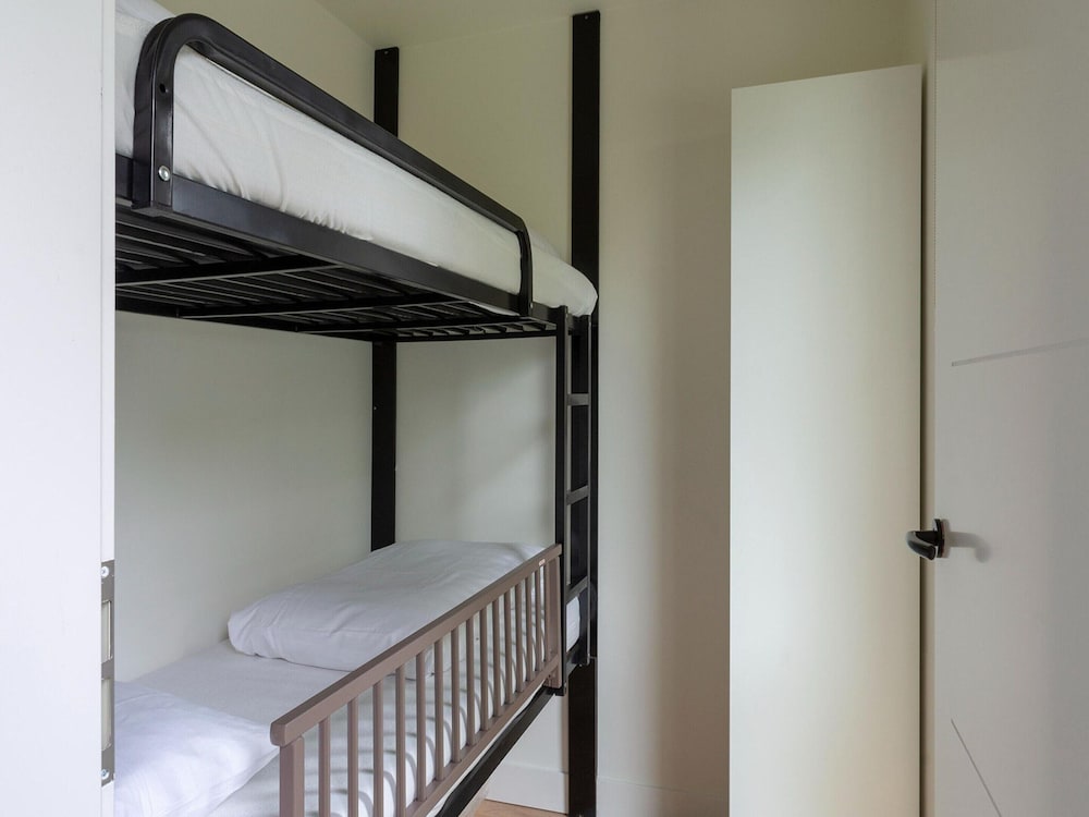 Spacious Bunglow With Garden view 4