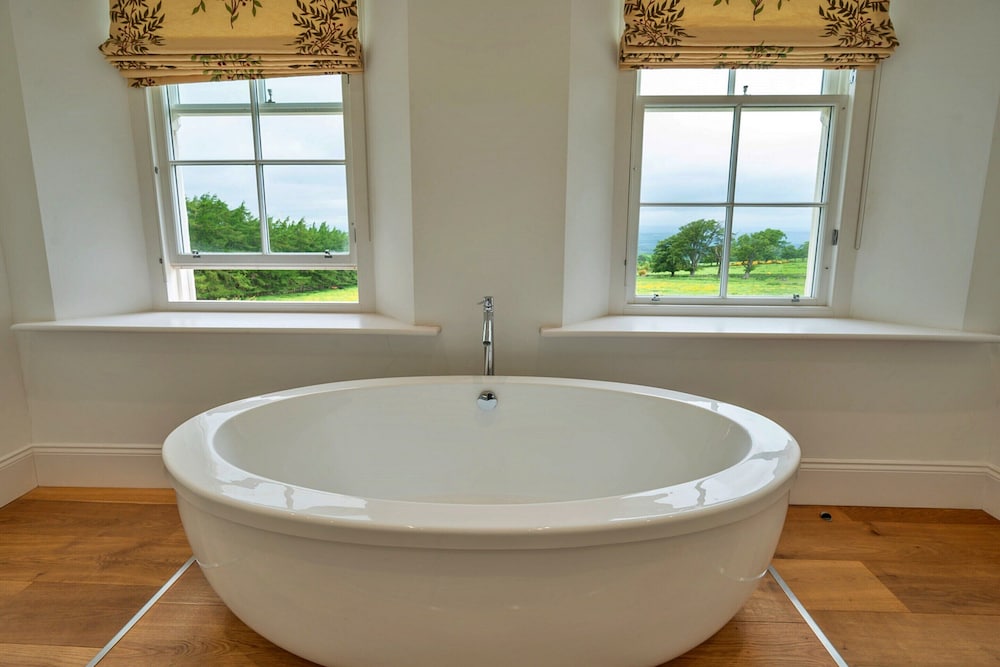 Self-catering Retreat With Pool, hot tub
