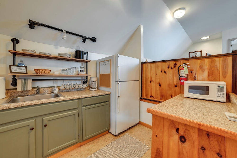 The Perch: Lakefront Cooperstown Apt