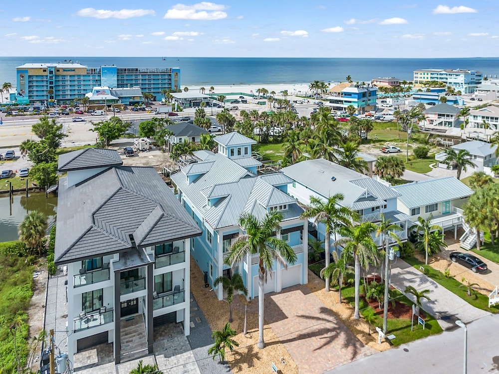571 Seabatical: Canal Front With Pool! 5 Bedroom Home
