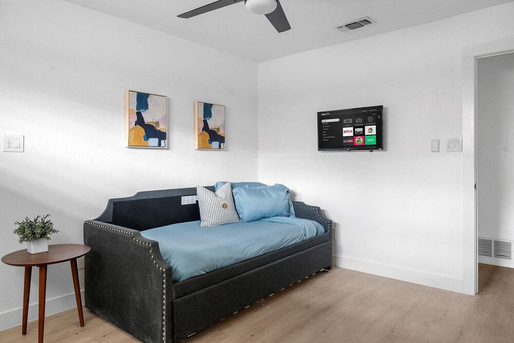 The Belvedere Pet Friendly Spacious Yard