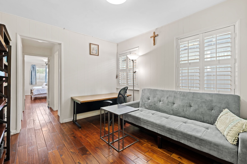 Cozy Pasadena Home Steps From Rose Bowl w Parking