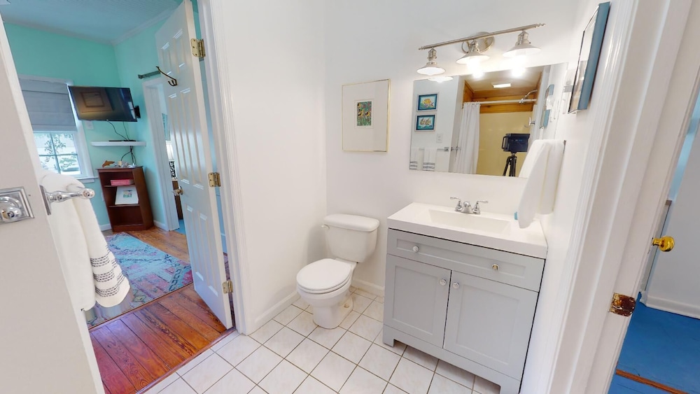 712 2nd Avenue - Upper