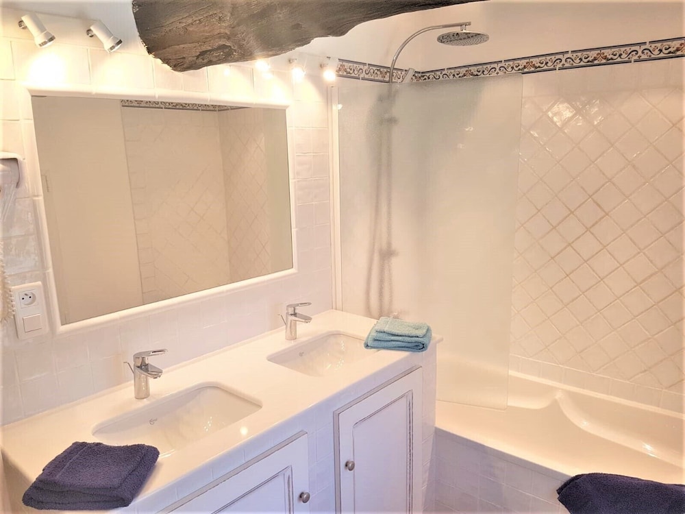 B&B With Charm - Quiet With Kitchen & sw Pool