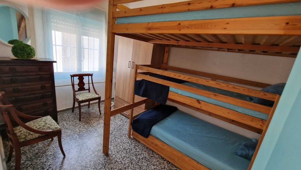 House With Exclusive Pool and Garden 7 min Walk From the Beach and the Center