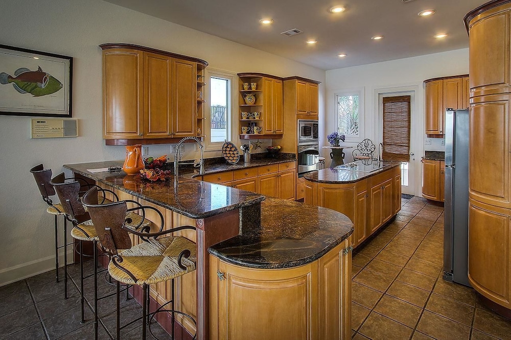 Vista Bella del Mar 5 Bedroom Holiday Home by Five Star Properties