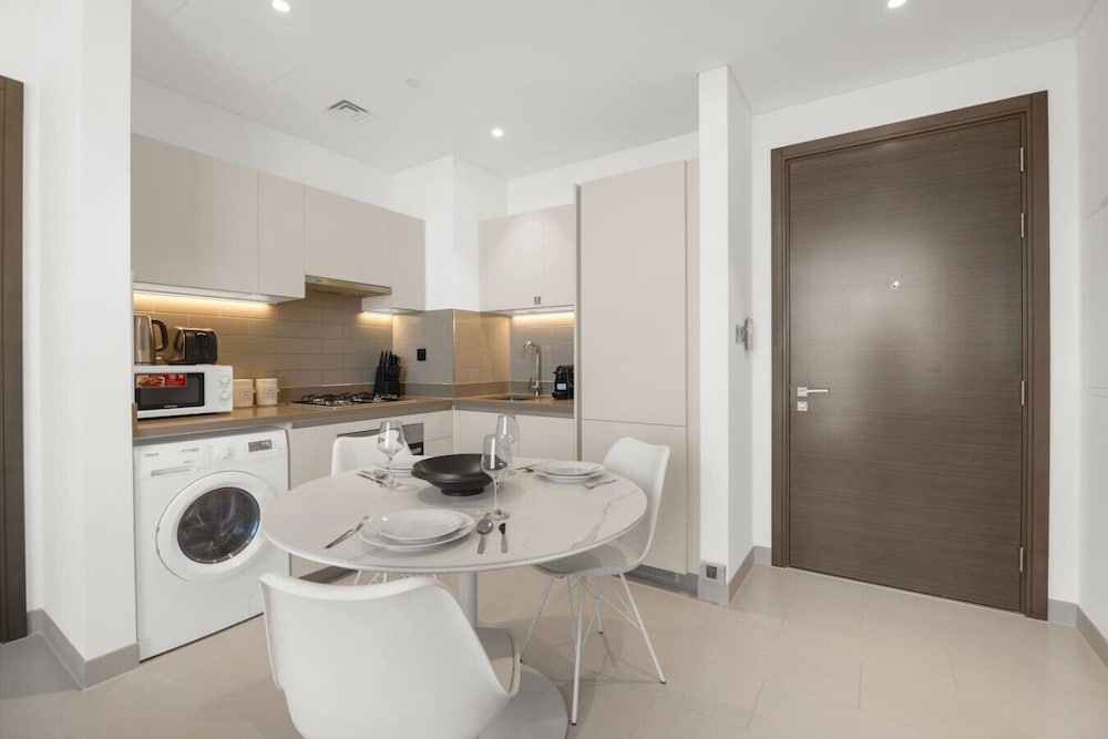 Modern 2BR Retreat Creek Vistas Scenic Views