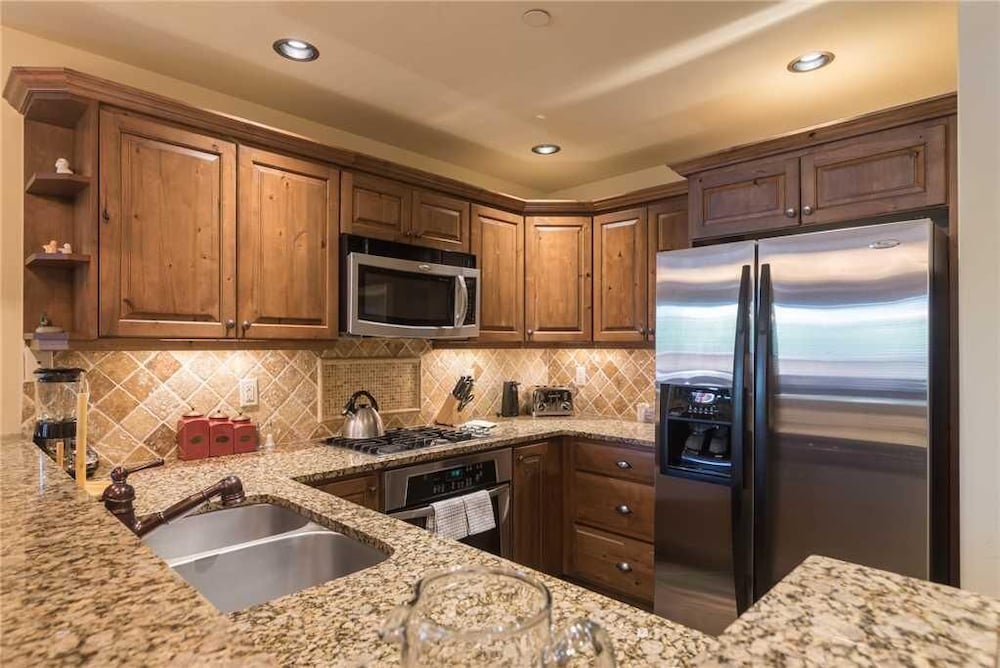 5112 Emerald Lodge, Trappeur's Crossing Apartment 2