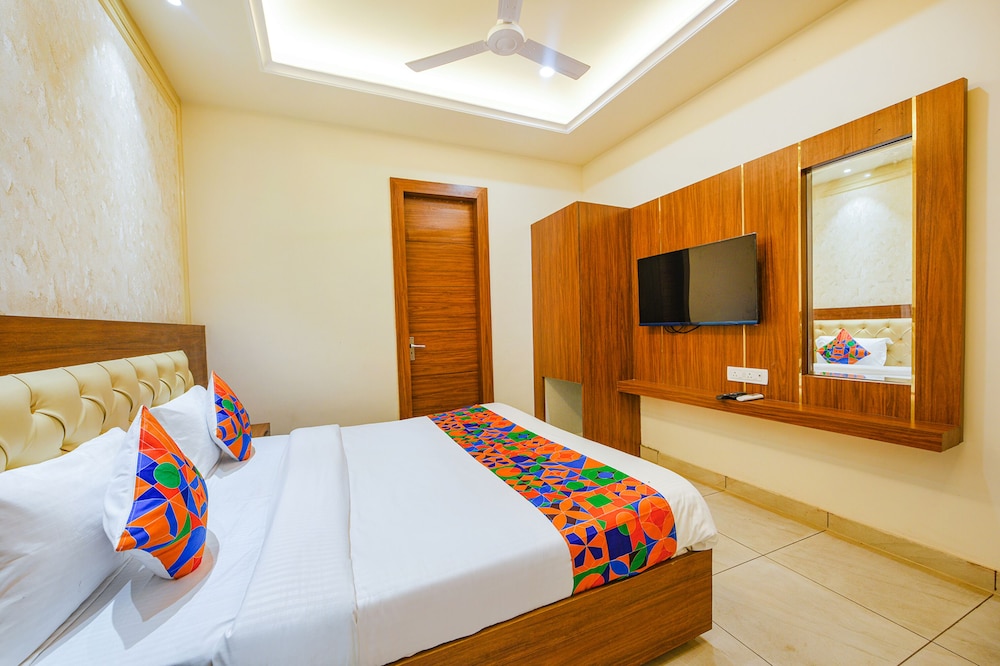 Fabhotel K9 Royal