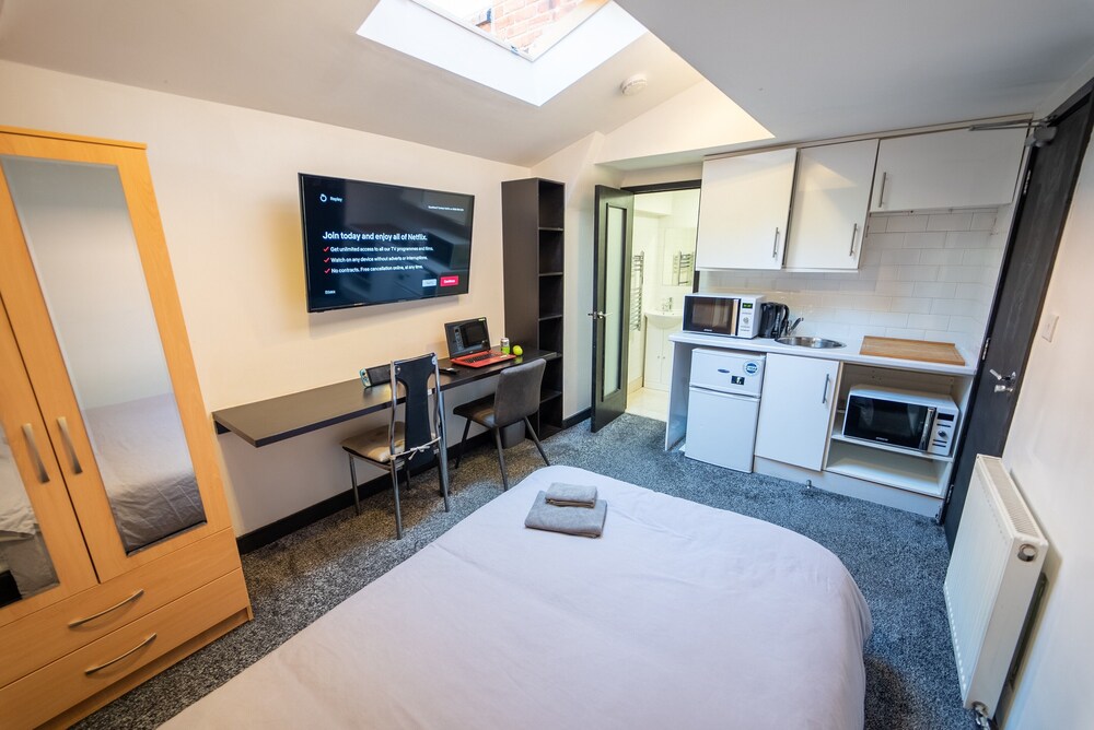 Studio Close to University of Birmingham view 3