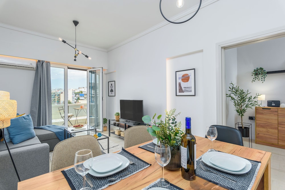 Zeus 2-Bedroom Apt with Acropolis View
