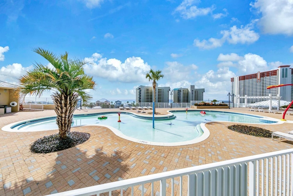 Laketown Wharf 402