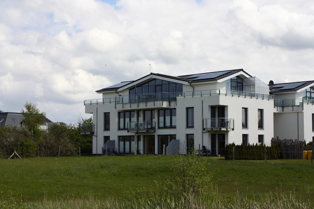 Apartment House Calmsailing, Borgerende