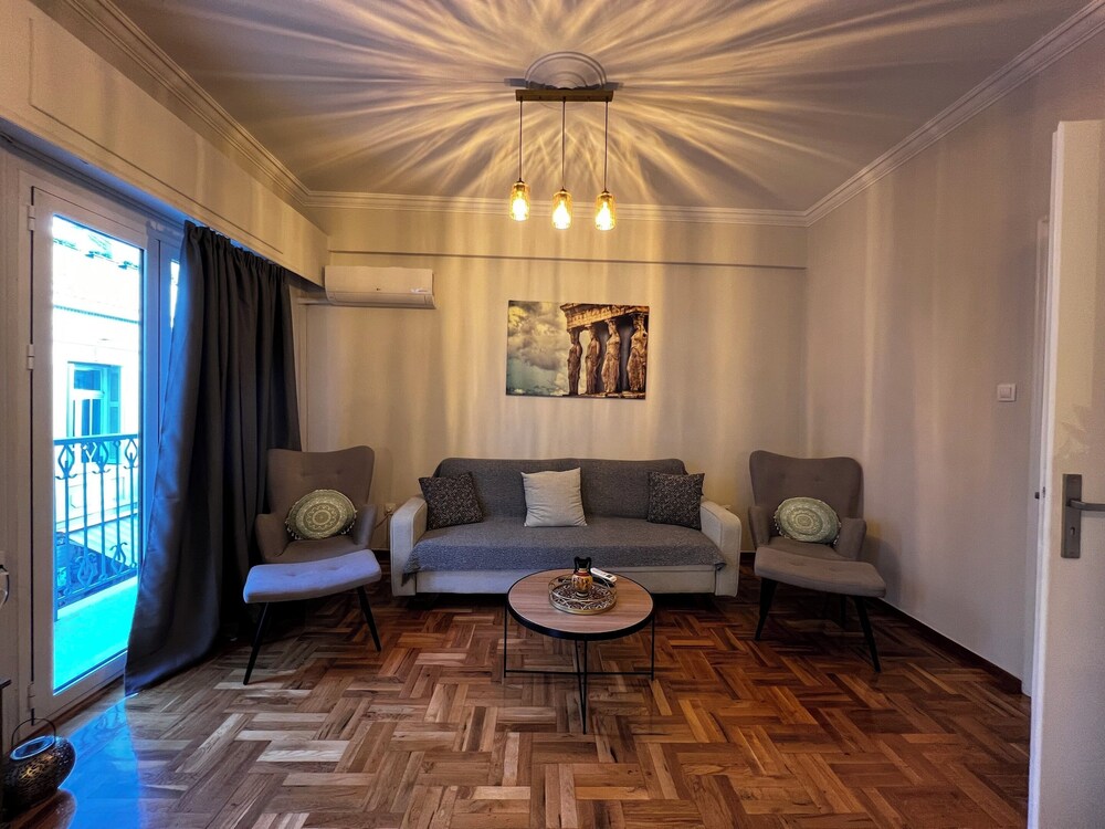 Caryatids Luxury Apartment