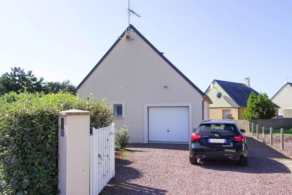 Cottage in Saint Germain sur Ay photo 2