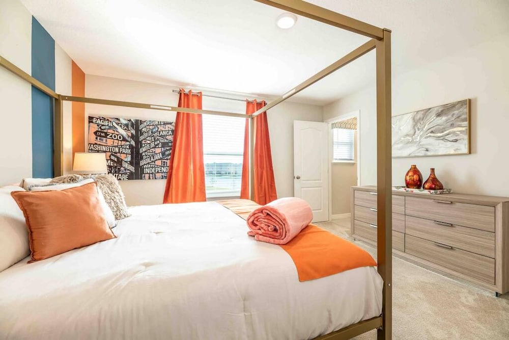 Designer Decorated-3 Bedroom Near Disney