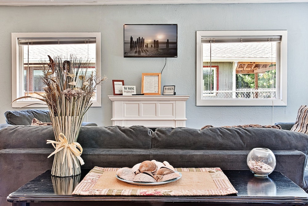 Ten Pines Cottage in Hoquiam
