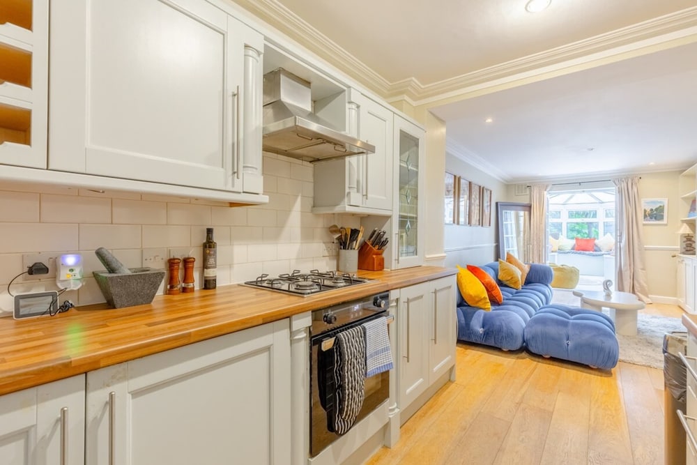 Gorgeous 2BD Garden Getaway, Victoria Park