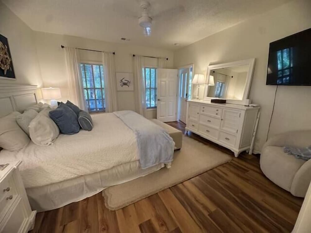 Beautifully Appointed 3-bed, 2.5-bath Home, Great Location Near Beach & Club
