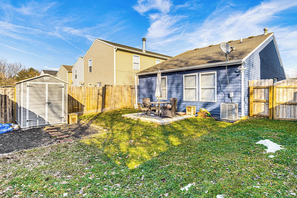 5 Mi to Eagle Creek Park: Home w/ Fenced Yard!