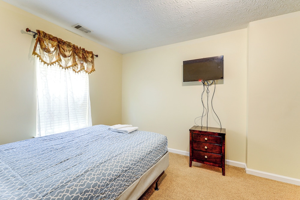 Pet-friendly Home w/ Pool Access in Snellville!