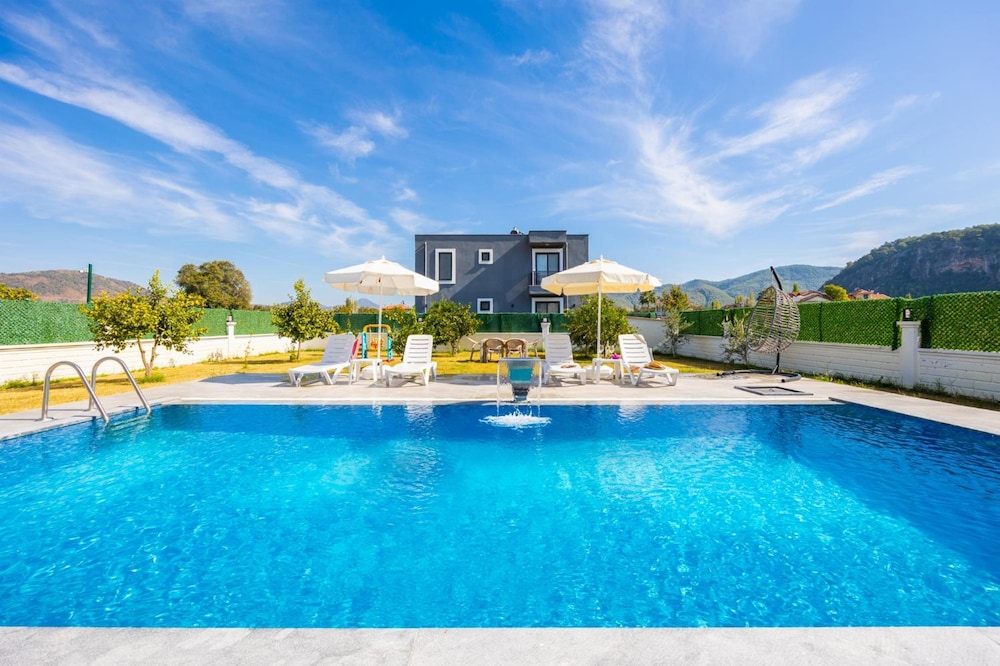 Villa Grand Yasar 1 With 4 Bedrooms and 4 Bathrooms