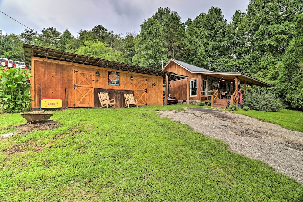 Mtn-view Warne Cabin: Hot Tub, Wine Cabinet!