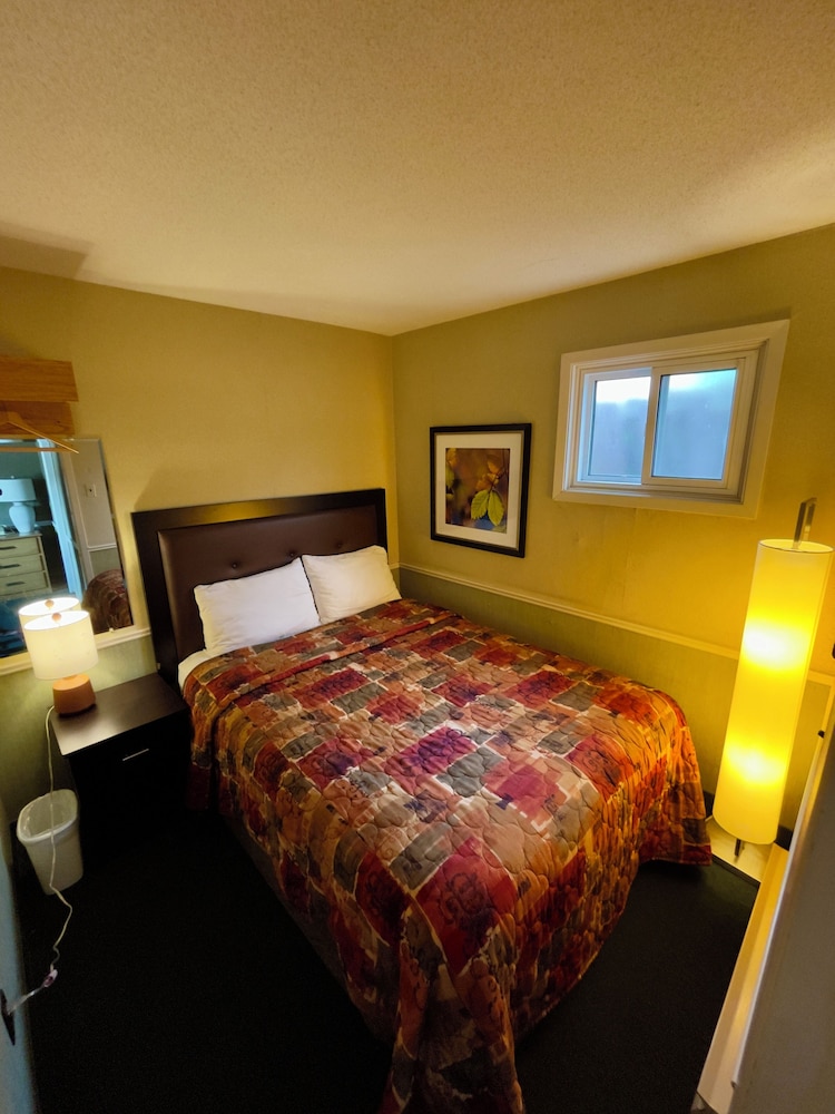 Adams Motel - Image 2