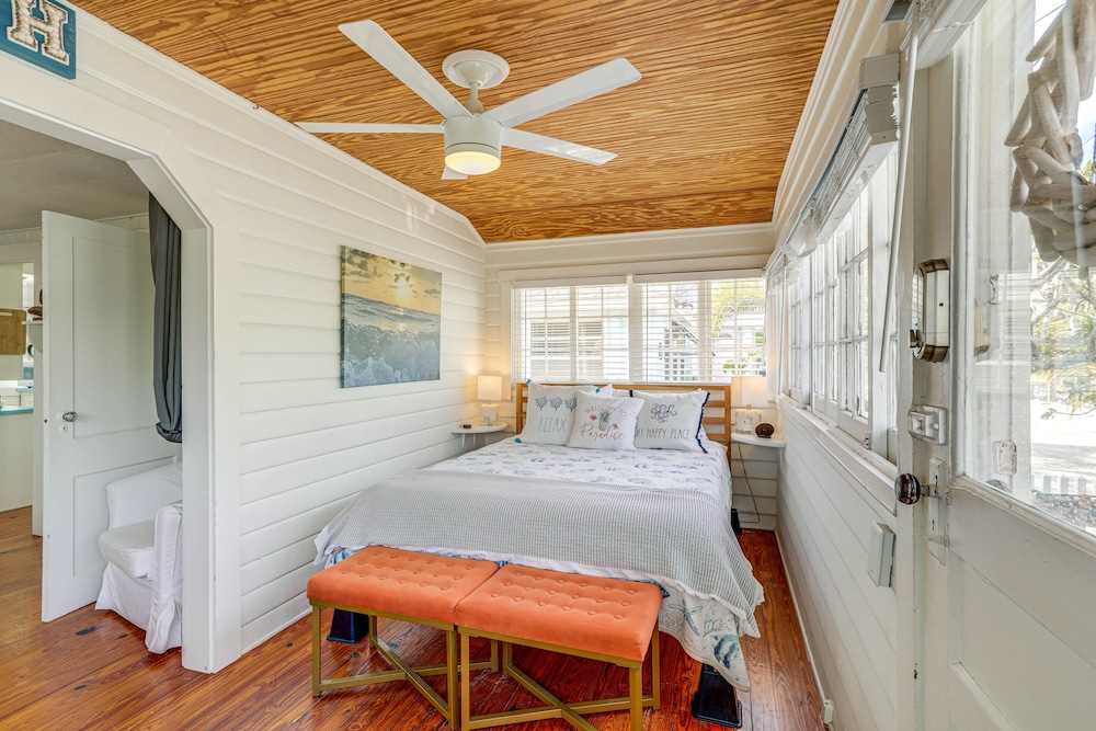 Sunny Treasure Island Bungalow, 200 Steps to Beach view 5