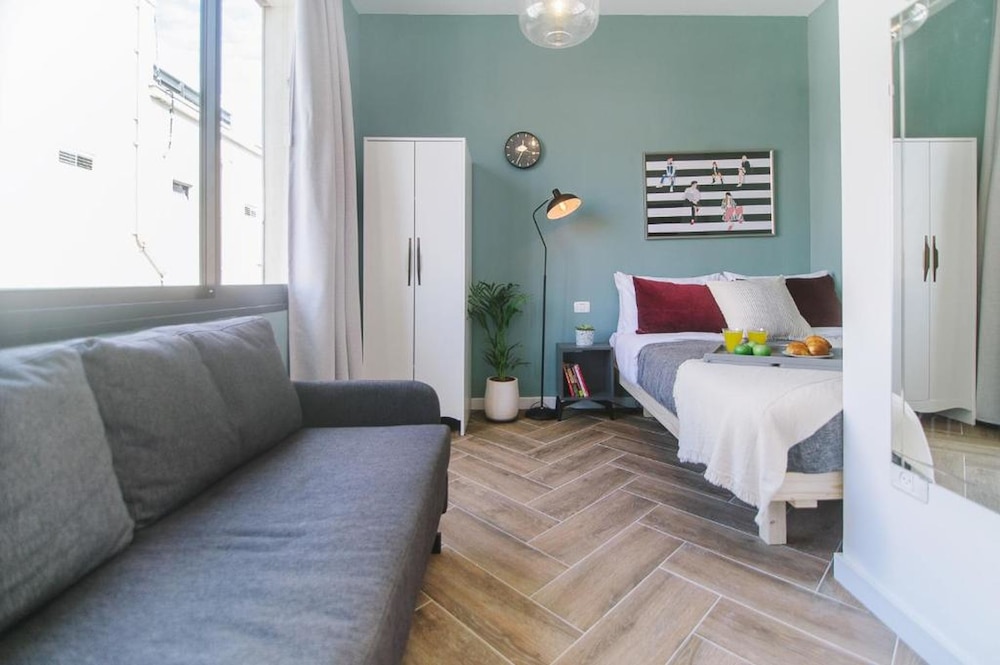 Monochrome Rothschild - Smart Hotel by Loginn Tel Aviv view 2
