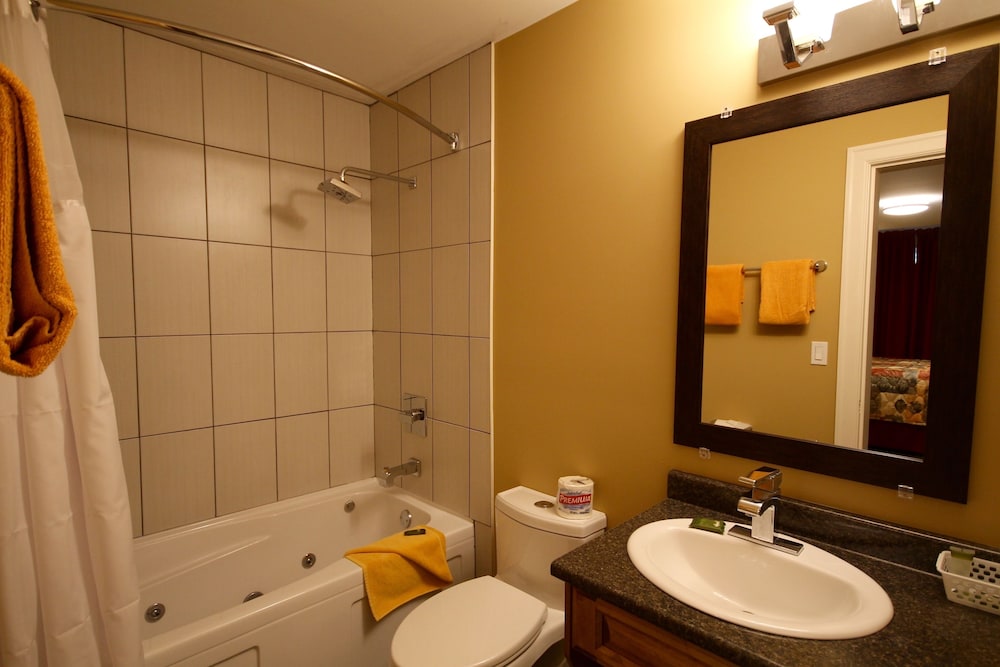 Sahara Suites