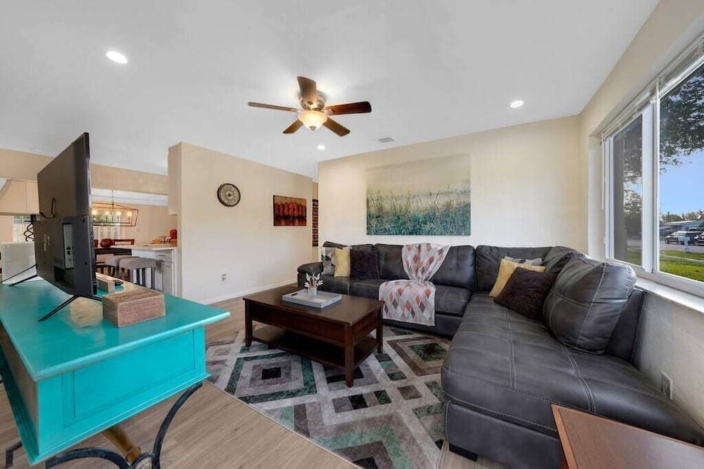 Fort Lauderdale Vacations - Yellow House in Davie - Property Image 10