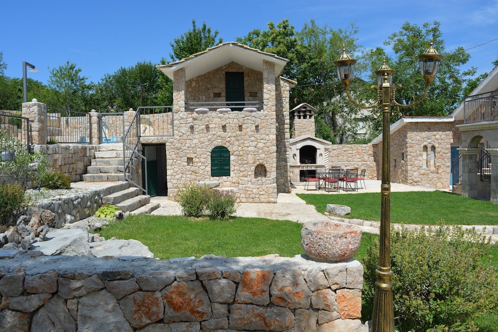 Photo 19