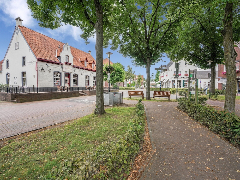 Spacious Holiday Home the Centre of Grubbenvorst view 5