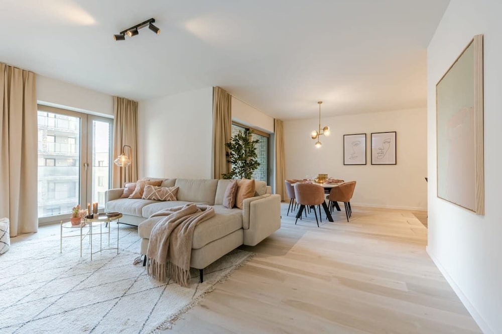 Apartment With Terrace Close to the sea
