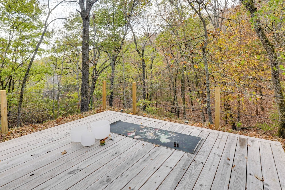 Grill & Rooftop Deck: Cozy Hideaway in Garfield